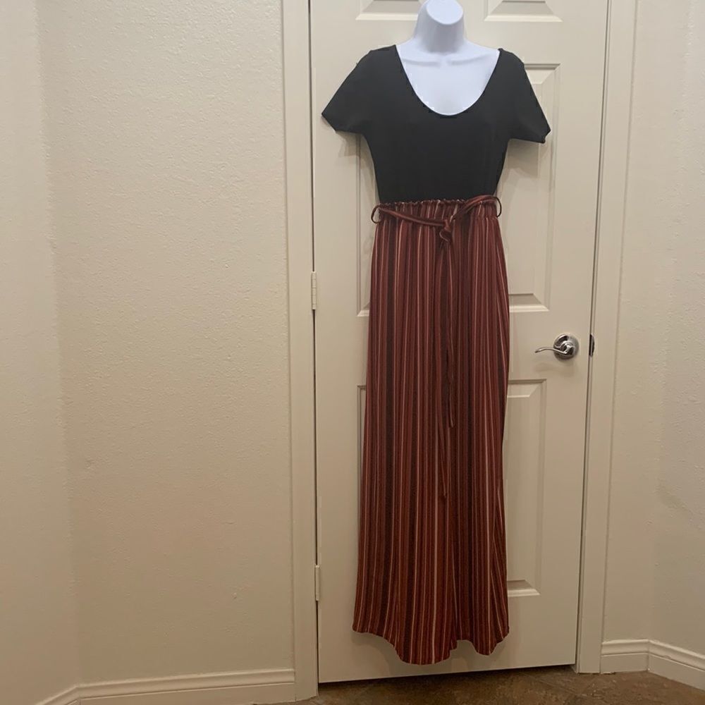 LA Gypsy Large Black Scoop Neck Top Stripped Elongating Leg Keyhole Closure